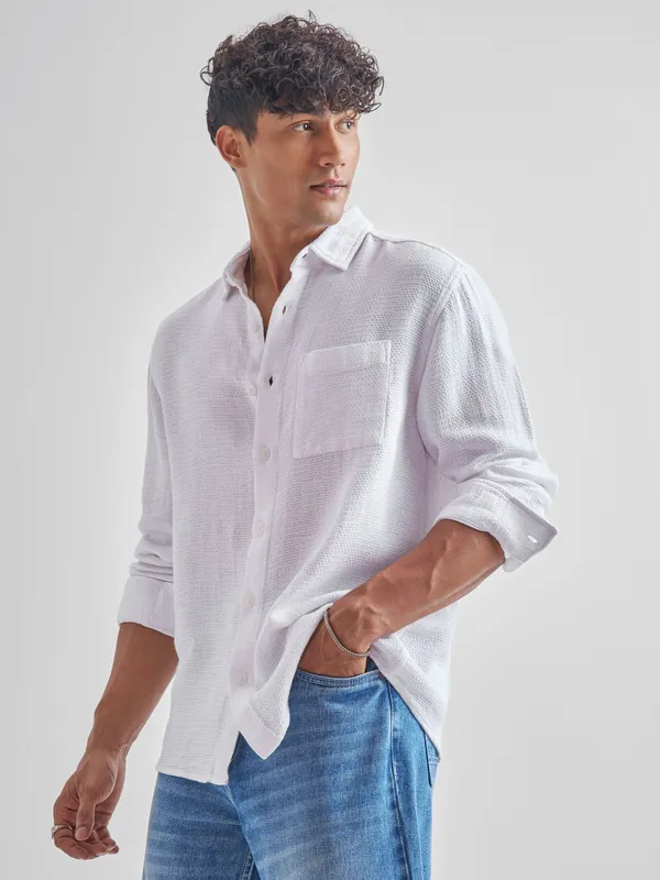 Highlander Men White Self Desgin Relaxed Fit Casual Shirt