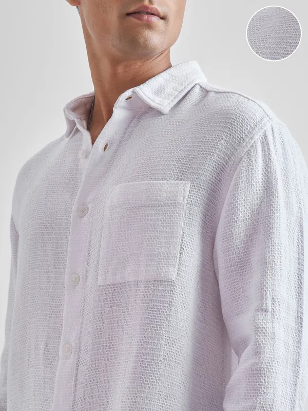 Highlander Men White Self Desgin Relaxed Fit Casual Shirt