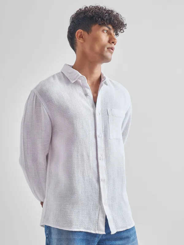 Highlander Men White Self Desgin Relaxed Fit Casual Shirt
