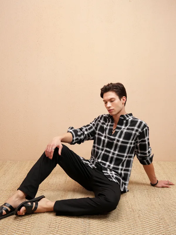 Highlander Men Black Checked Relaxed Fit Casual Shirt
