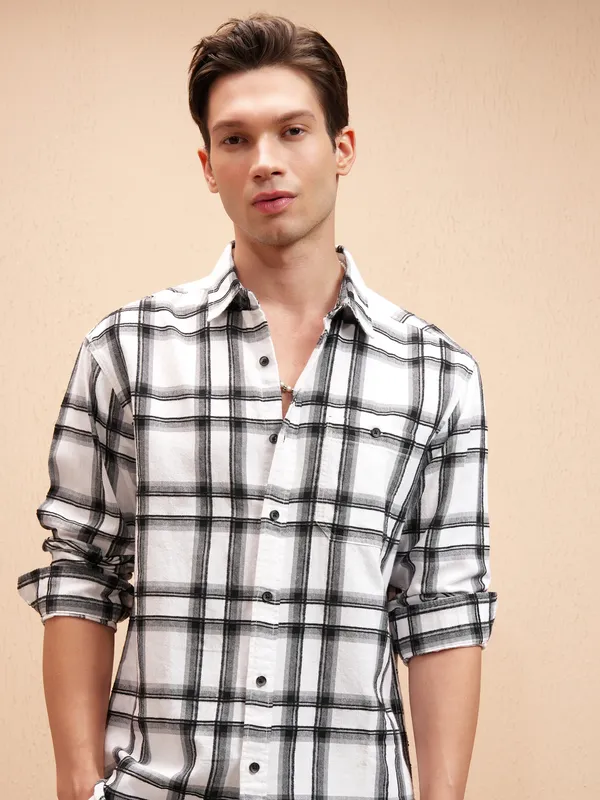 Highlander Men Off White Checked Relaxed Fit Casual Shirt