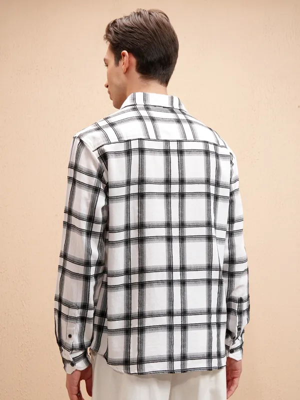 Highlander Men Off White Checked Relaxed Fit Casual Shirt