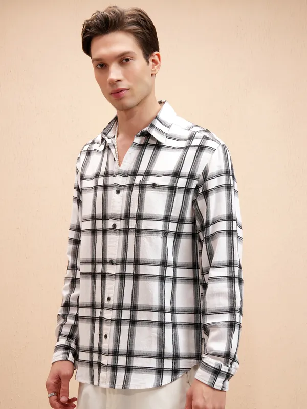 Highlander Men Off White Checked Relaxed Fit Casual Shirt