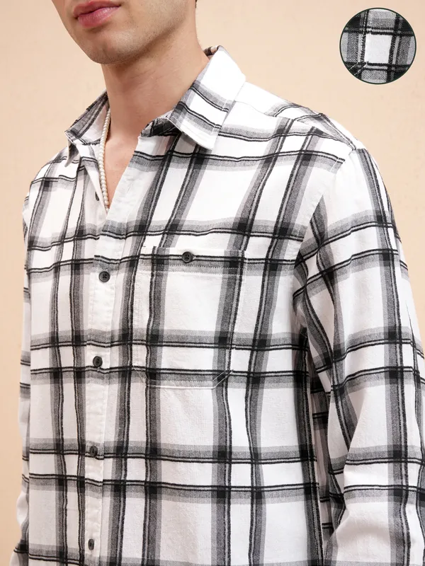Highlander Men Off White Checked Relaxed Fit Casual Shirt