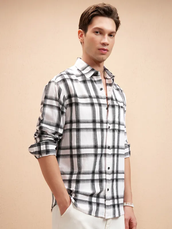 Highlander Men Off White Checked Relaxed Fit Casual Shirt