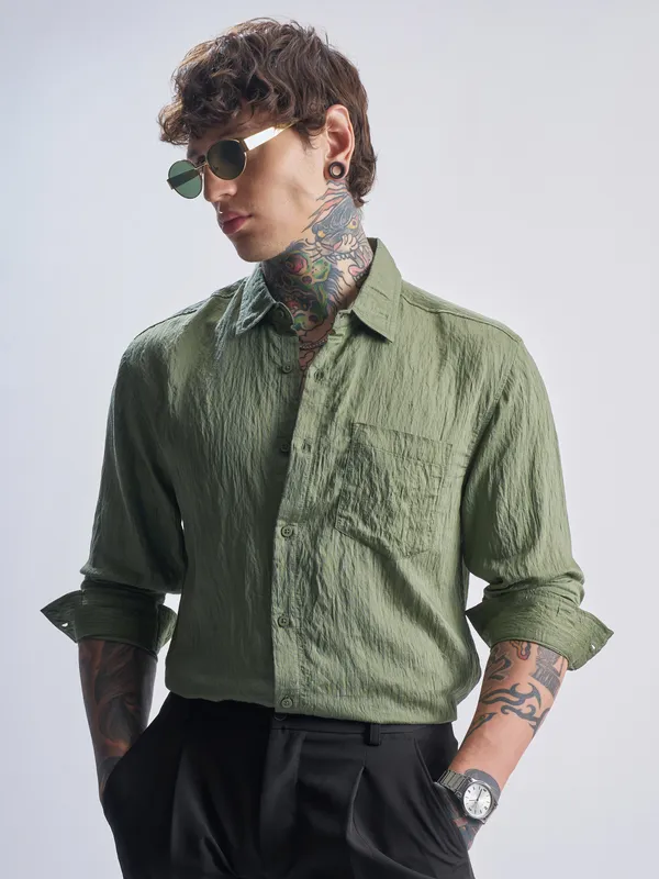 Highlander Men Green Crushed Relaxed Fit Casual Shirt