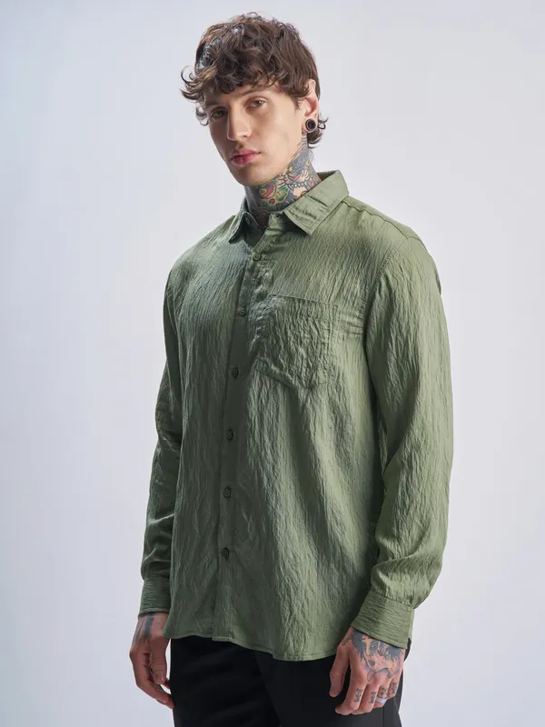 Highlander Men Green Crushed Relaxed Fit Casual Shirt
