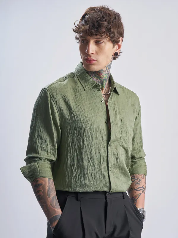 Highlander Men Green Crushed Relaxed Fit Casual Shirt