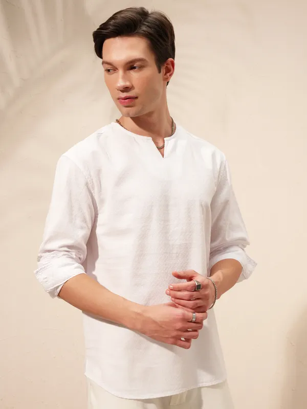 Highlander Men White Self Design Relaxed Fit Casual Shirt