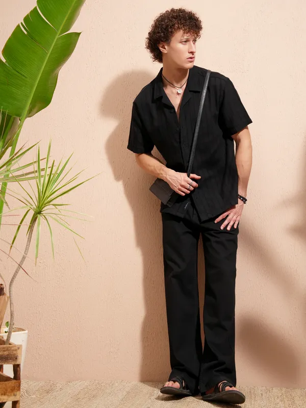 Highlander Men Black Self Design Relaxed Fit Casual Shirt