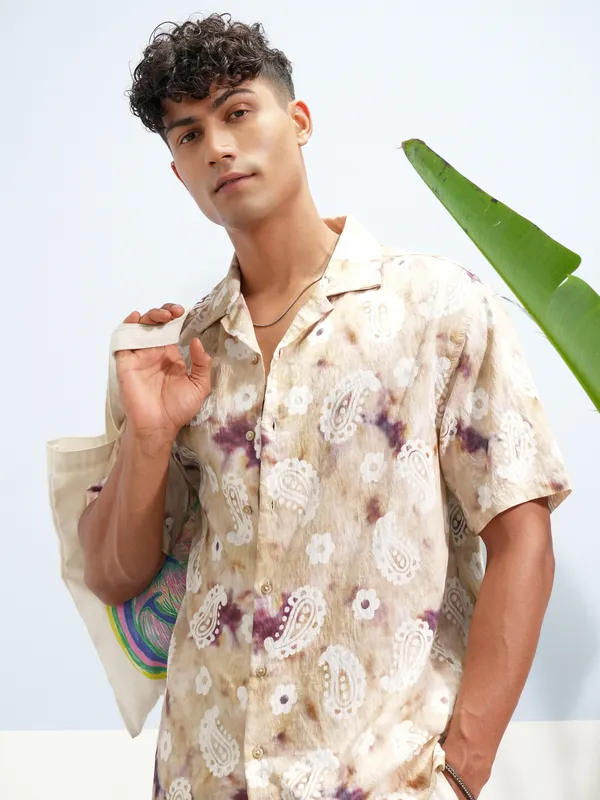 Highlander Men Cream Printed Relaxed Fit Casual Shirt