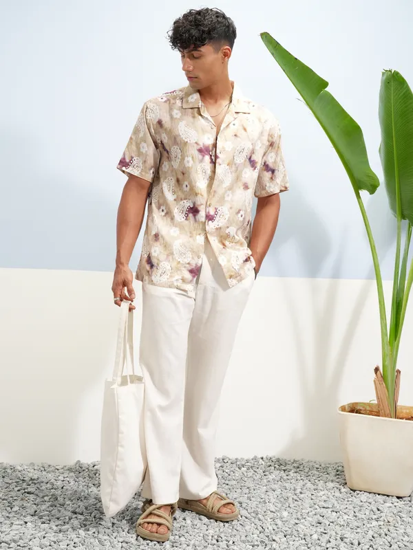 Highlander Men Cream Printed Relaxed Fit Casual Shirt