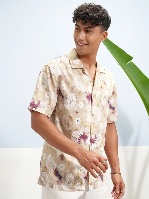 Highlander Men Cream Printed Relaxed Fit Casual Shirt