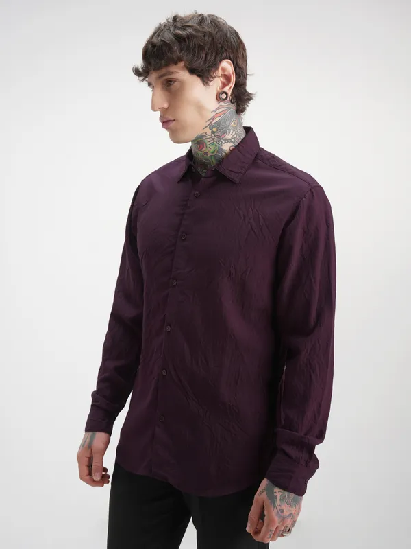 Highlander Men Burgundy Self Design Slim Fit Casual Shirt