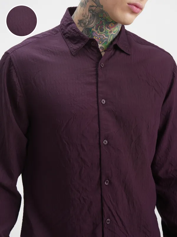 Highlander Men Burgundy Self Design Slim Fit Casual Shirt