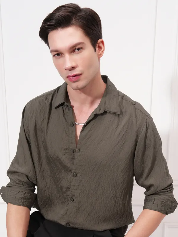 Highlander Men Olive Self Design Slim Fit Casual Shirt
