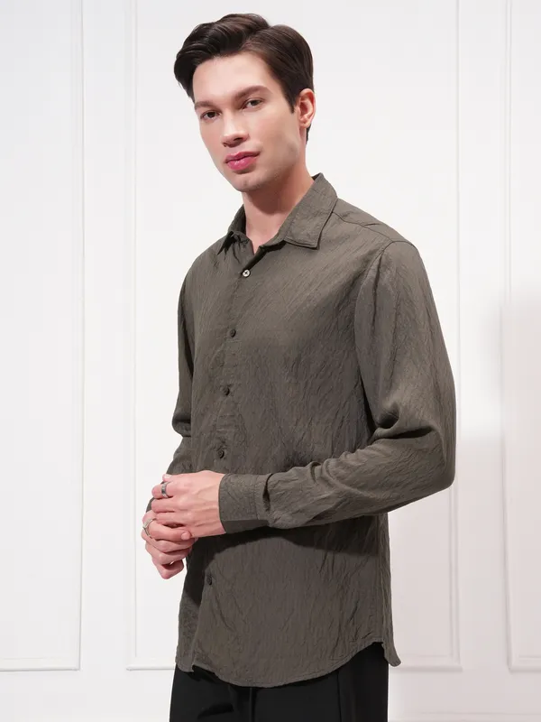 Highlander Men Olive Self Design Slim Fit Casual Shirt