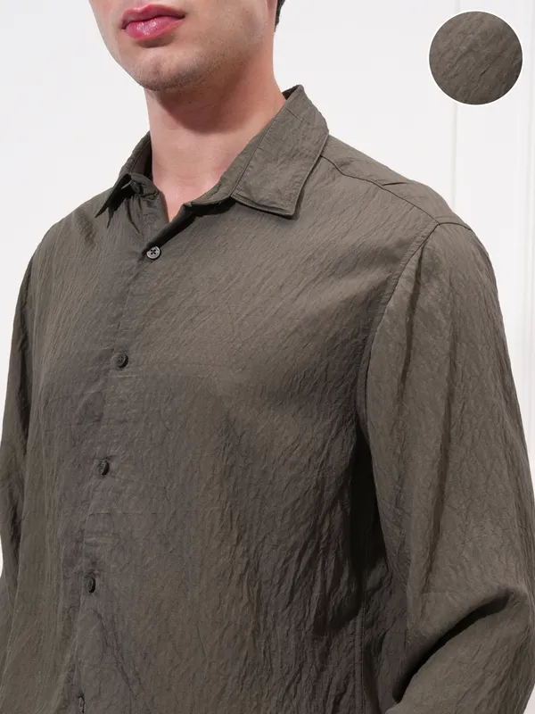 Highlander Men Olive Self Design Slim Fit Casual Shirt