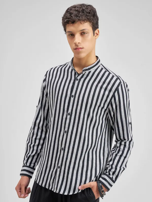 Highlander Men Black Striped Relaxed Fit Casual Shirt