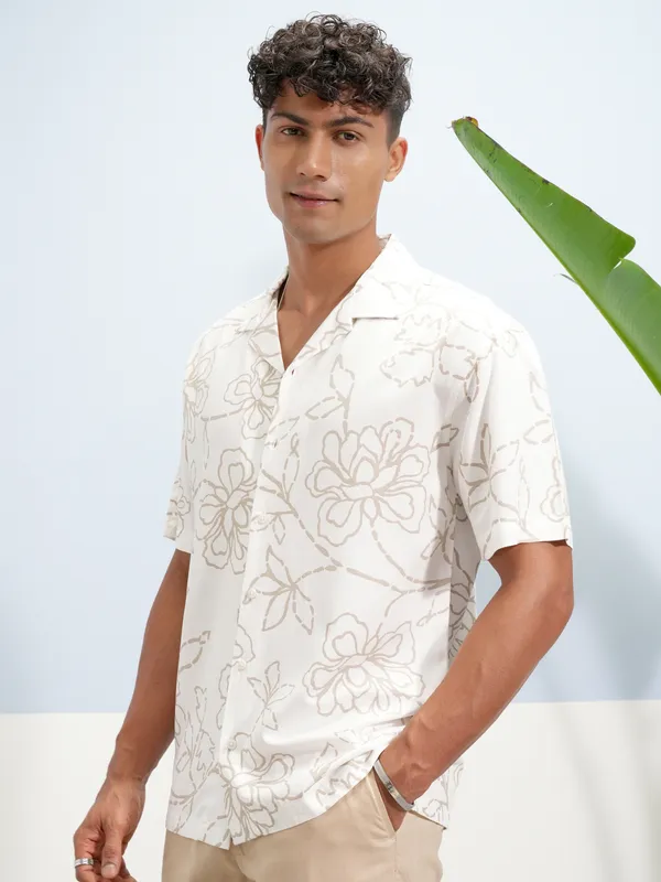 Highlander Men White Printed Relaxed Fit Casual Shirt