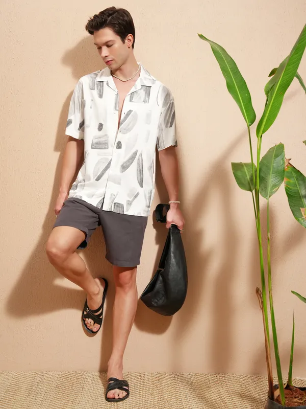 Highlander Men White Printed Relaxed Fit Casual Shirt