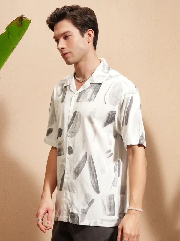 Highlander Men White Printed Relaxed Fit Casual Shirt