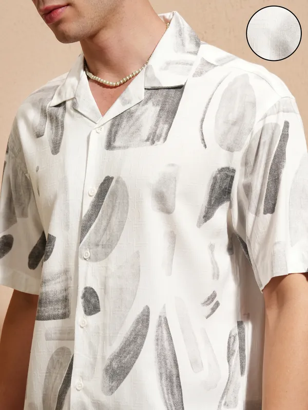 Highlander Men White Printed Relaxed Fit Casual Shirt