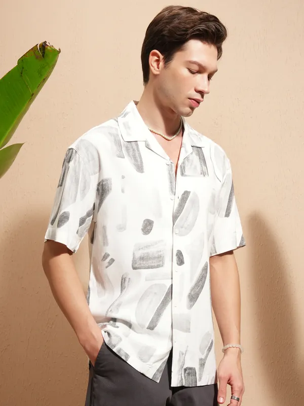 Highlander Men White Printed Relaxed Fit Casual Shirt