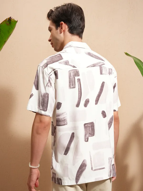 Highlander Men White Printed Relaxed Fit Casual Shirt
