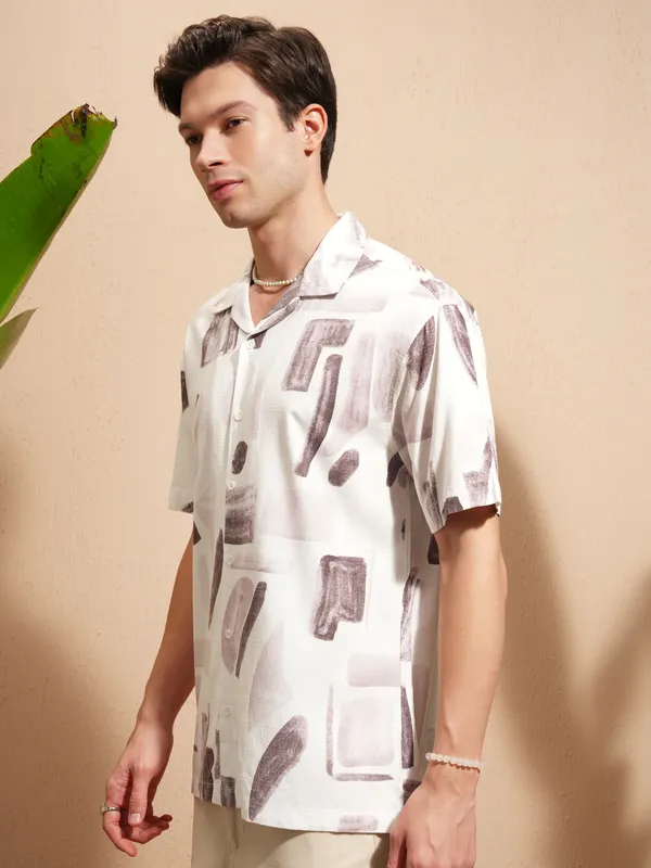 Highlander Men White Printed Relaxed Fit Casual Shirt