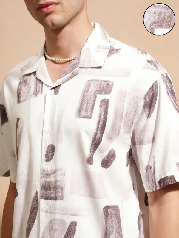 Highlander Men White Printed Relaxed Fit Casual Shirt