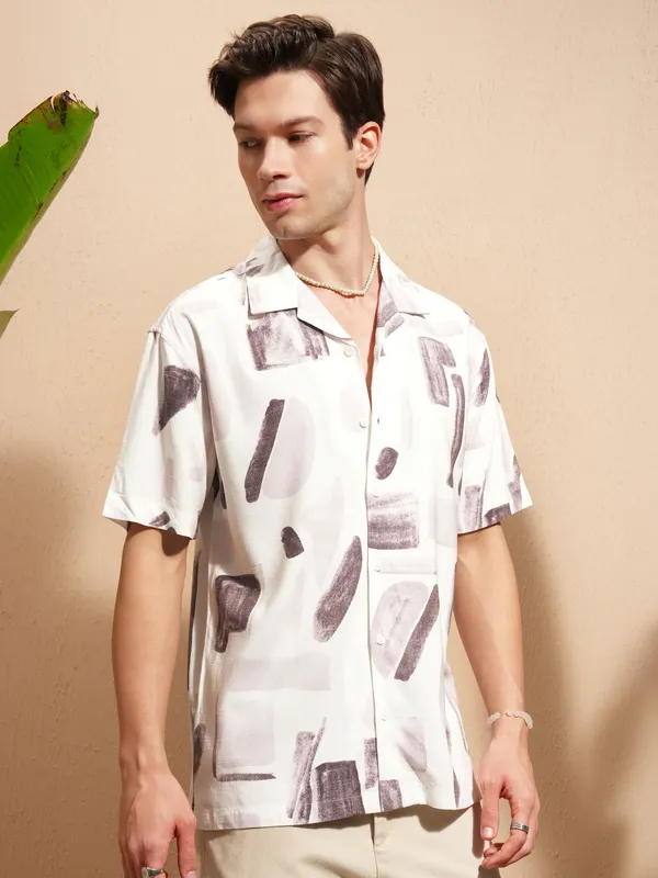 Highlander Men White Printed Relaxed Fit Casual Shirt