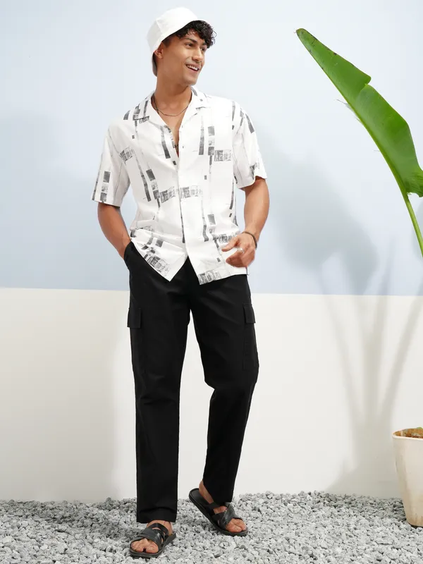 Highlander Men White Printed Relaxed Fit Casual Shirt