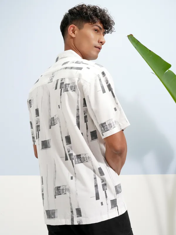 Highlander Men White Printed Relaxed Fit Casual Shirt