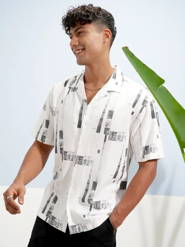 Highlander Men White Printed Relaxed Fit Casual Shirt