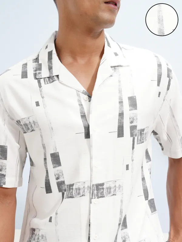 Highlander Men White Printed Relaxed Fit Casual Shirt