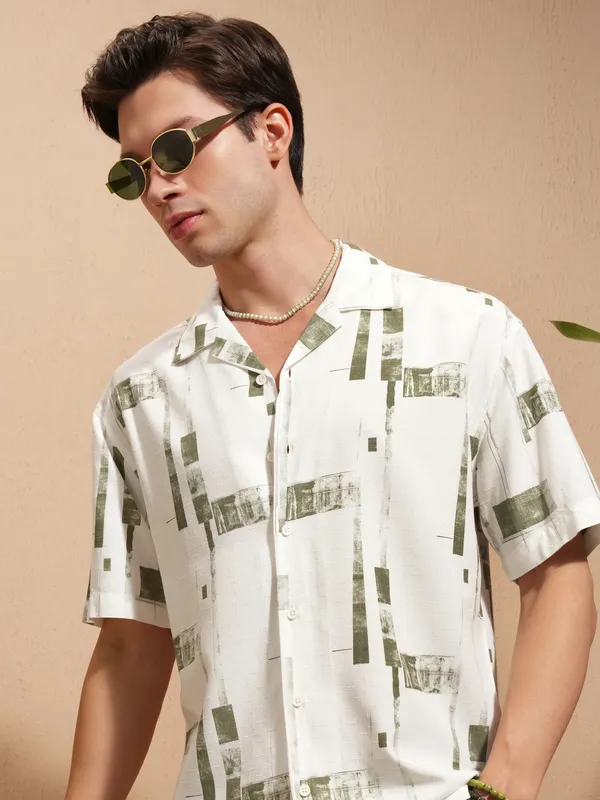 Highlander Men White Printed Relaxed Fit Casual Shirt