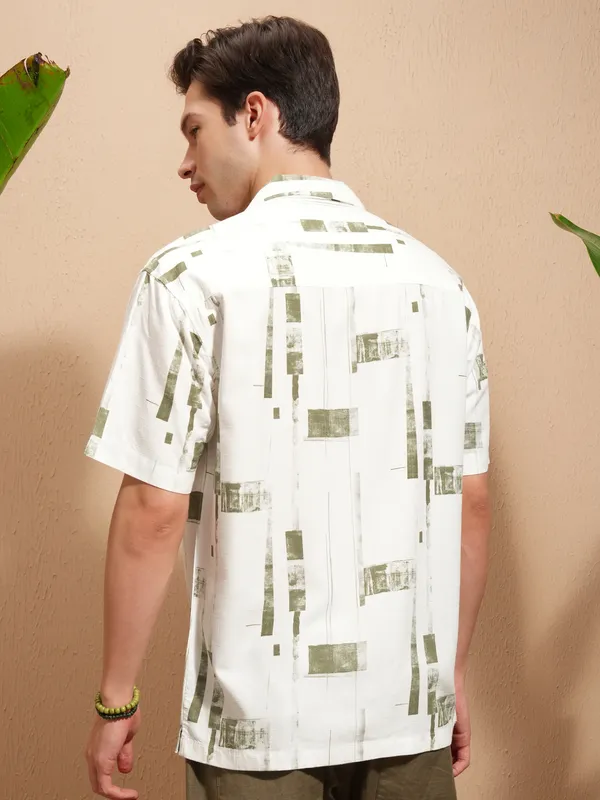 Highlander Men White Printed Relaxed Fit Casual Shirt