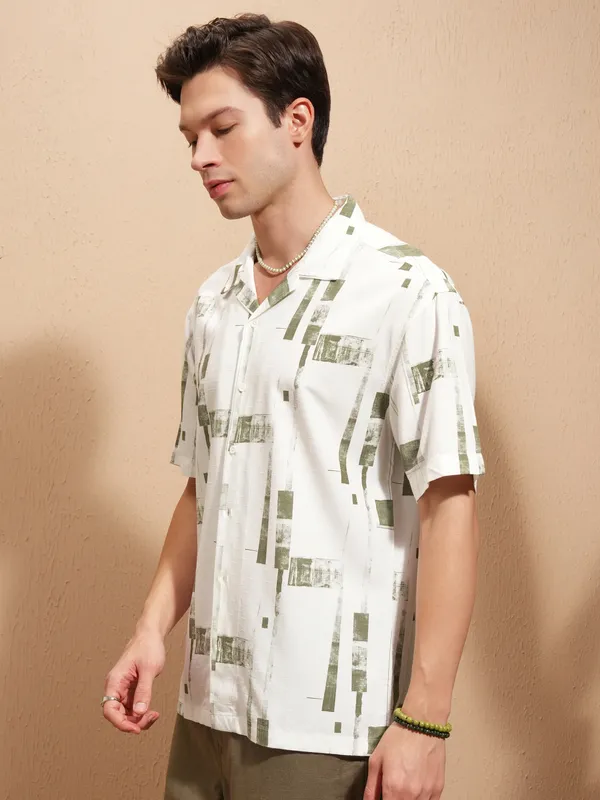 Highlander Men White Printed Relaxed Fit Casual Shirt