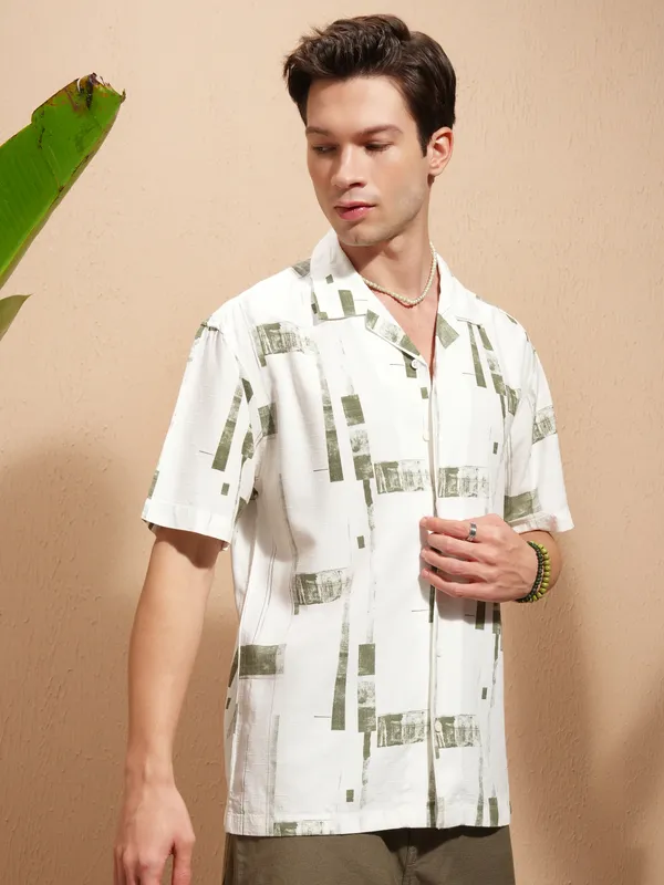 Highlander Men White Printed Relaxed Fit Casual Shirt