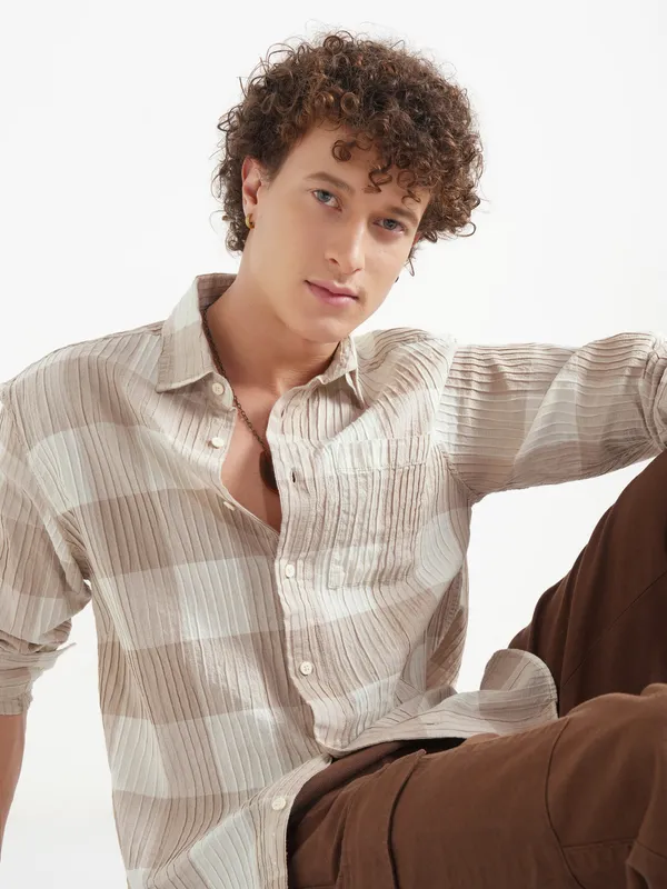 Highlander Men Cream Checked Relaxed Fit Casual Shirt