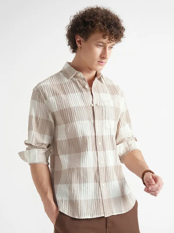Highlander Men Cream Checked Relaxed Fit Casual Shirt
