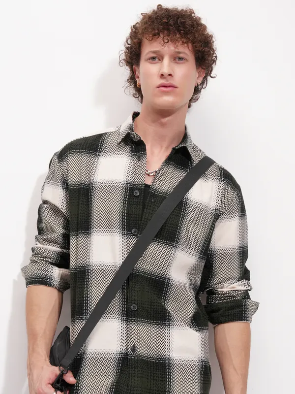 Men Relaxed Fit Casual Shirt