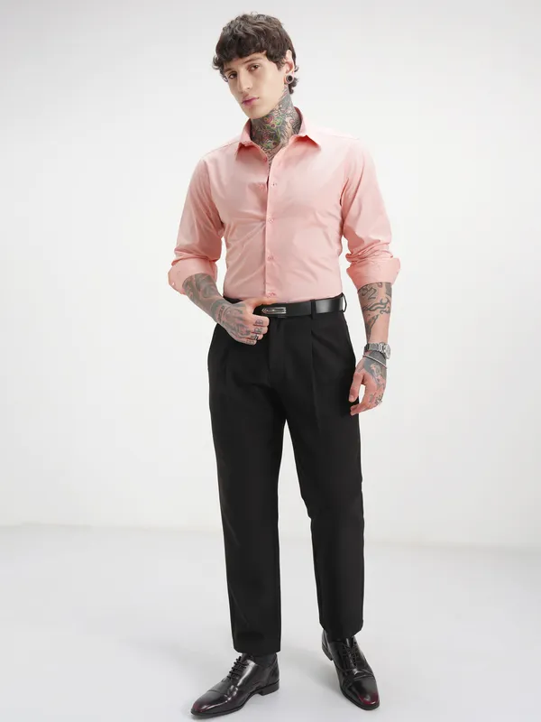 Highlander Men Pink Solid Slim Fit Casual Shirt