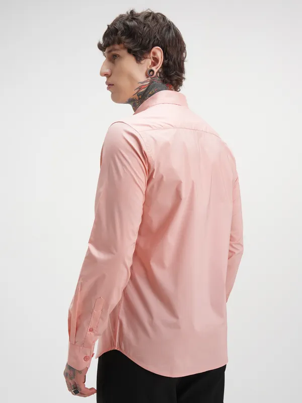 Highlander Men Pink Solid Slim Fit Casual Shirt