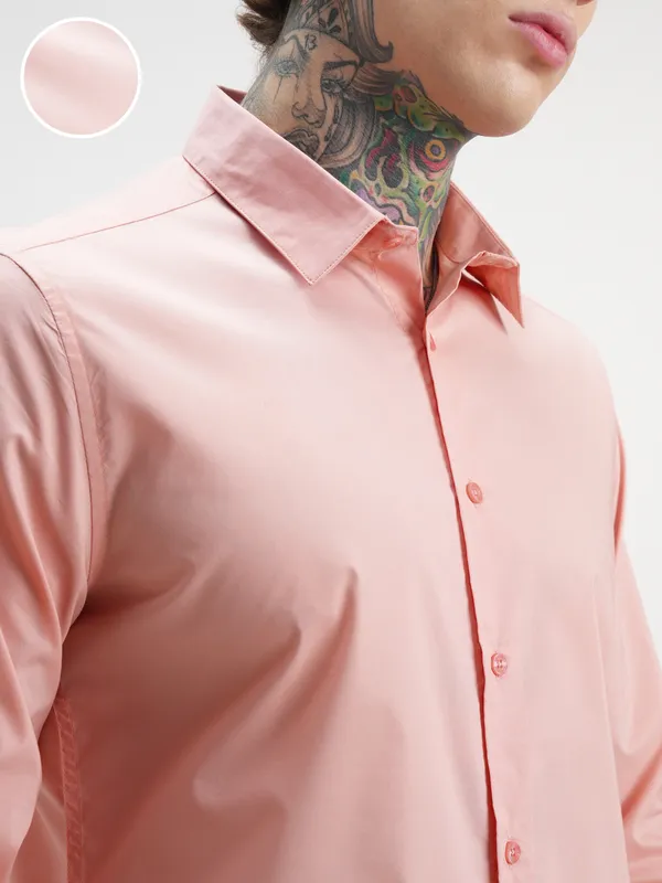 Highlander Men Pink Solid Slim Fit Casual Shirt