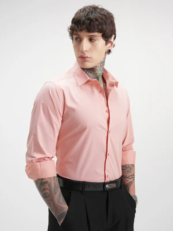 Highlander Men Pink Solid Slim Fit Casual Shirt