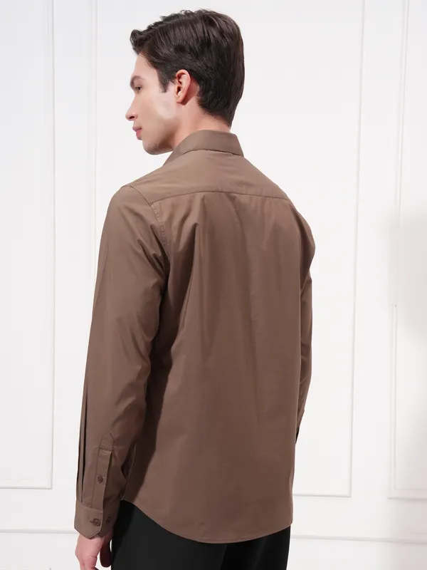 Highlander Men Brown Solid Slim Fit Casual Shirt