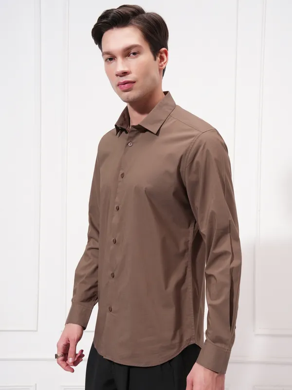 Highlander Men Brown Solid Slim Fit Casual Shirt