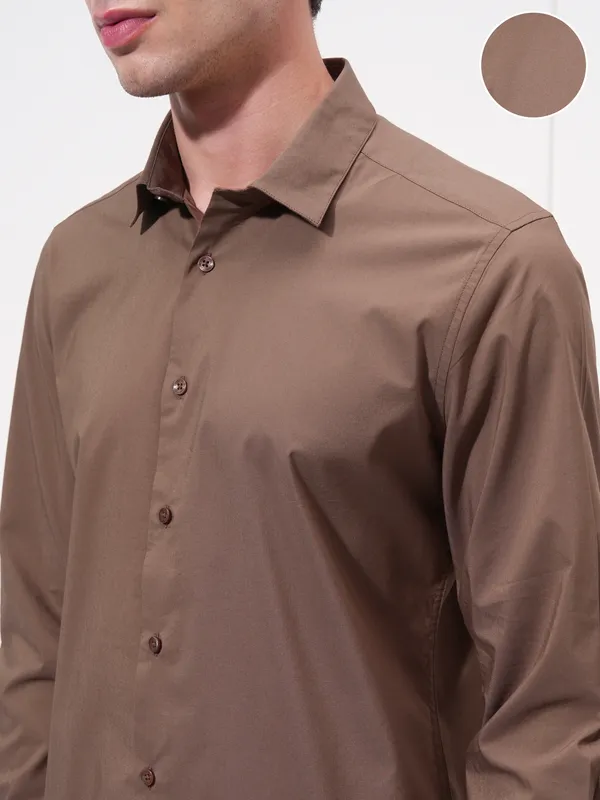 Highlander Men Brown Solid Slim Fit Casual Shirt